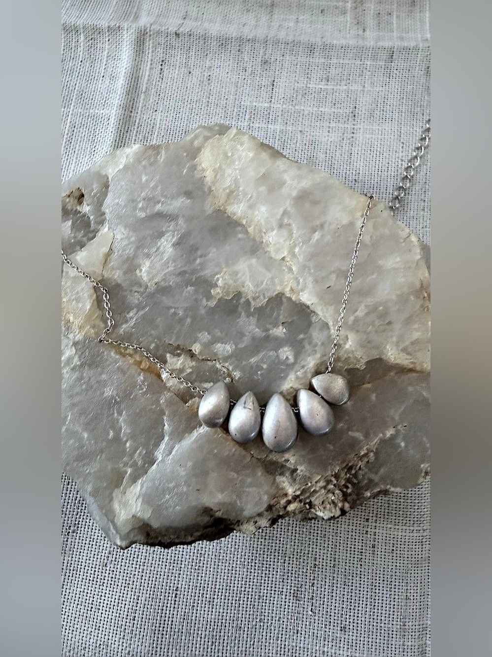 Teardrop Pendant Necklace in silver Like New
